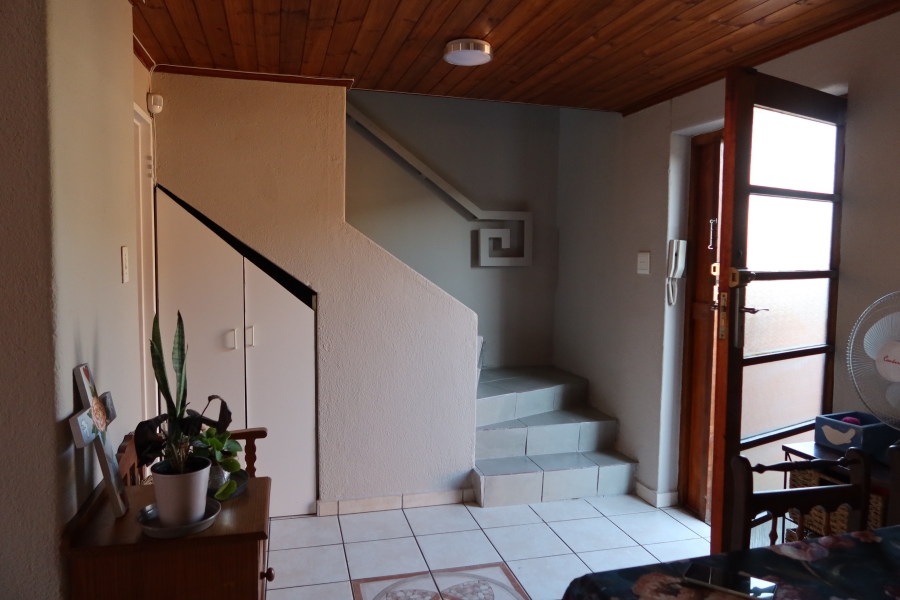 2 Bedroom Property for Sale in Goodwood Park Western Cape